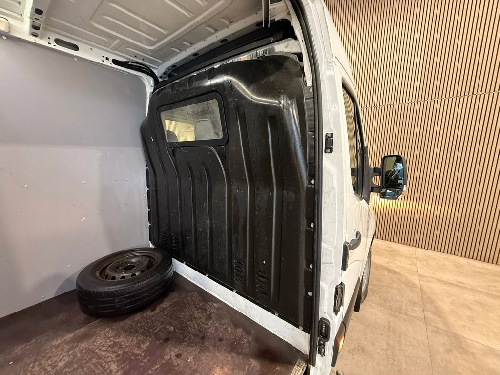 Nissan NV400