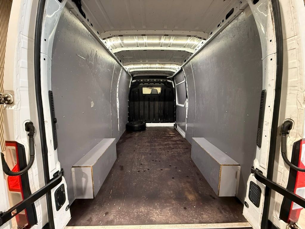 Nissan NV400