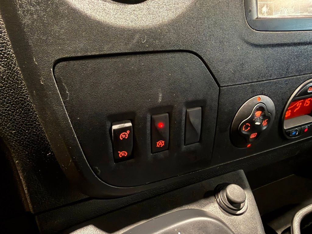 Nissan NV400