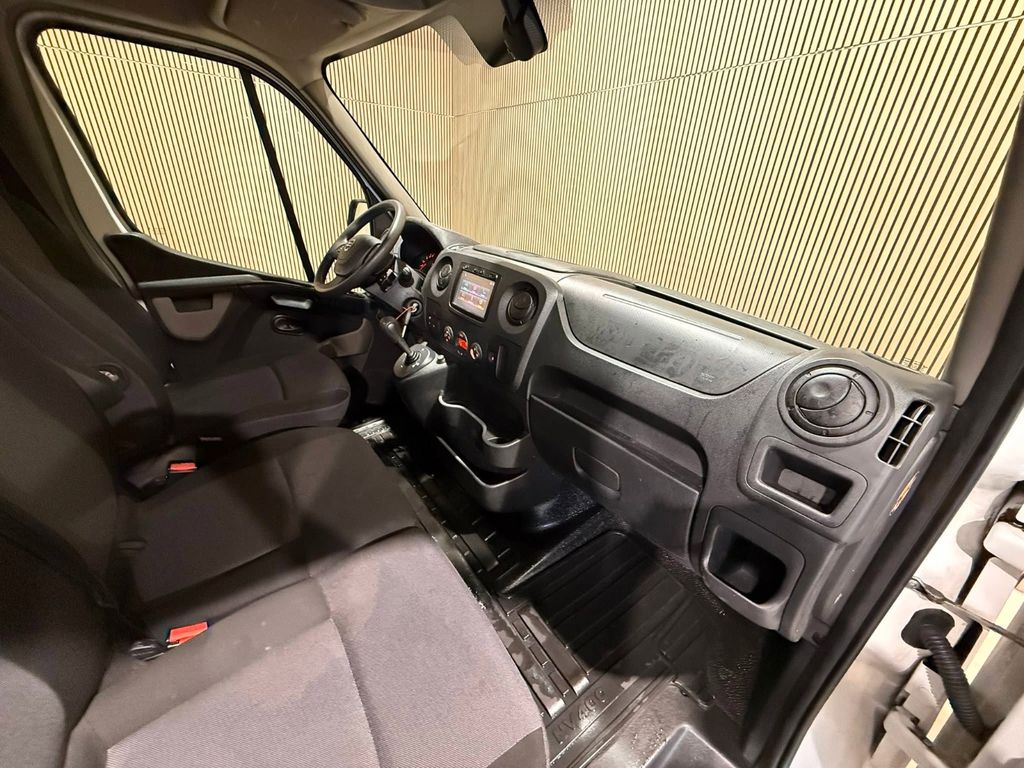 Nissan NV400