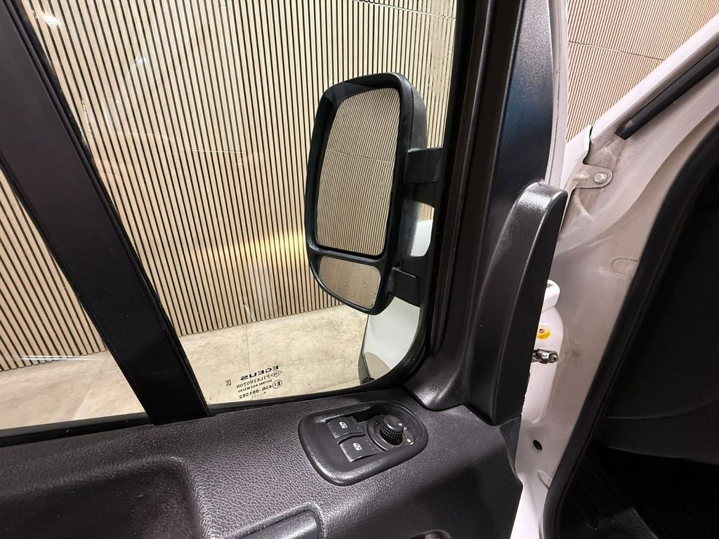 Nissan NV400