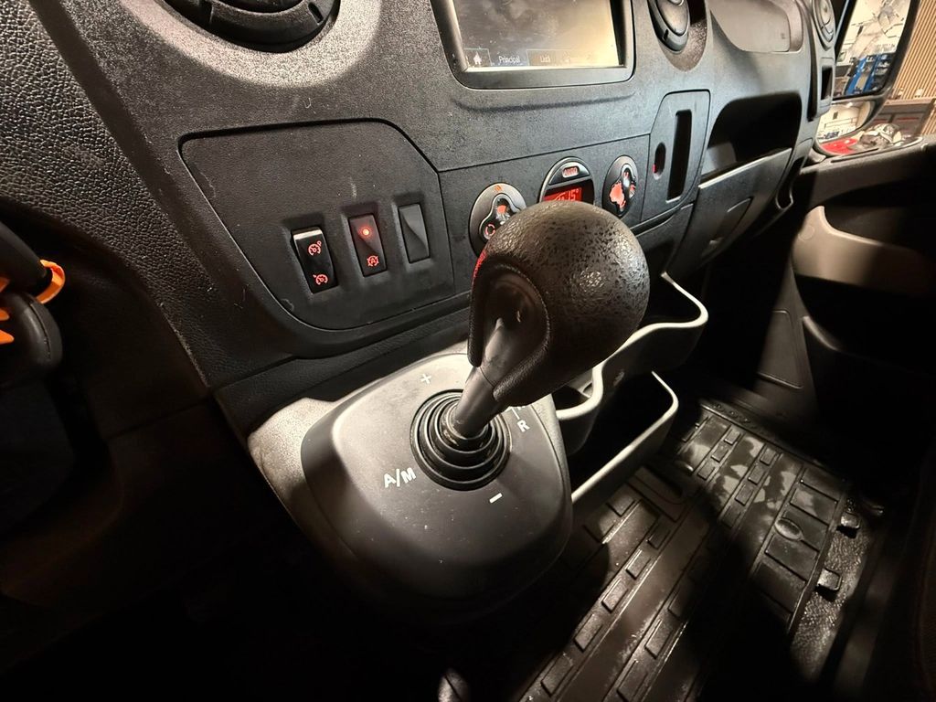 Nissan NV400