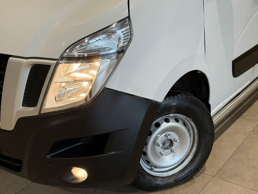 Nissan NV400