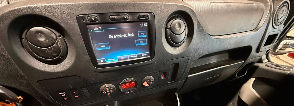 Nissan NV400