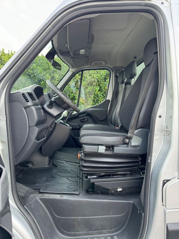 Nissan NV400
