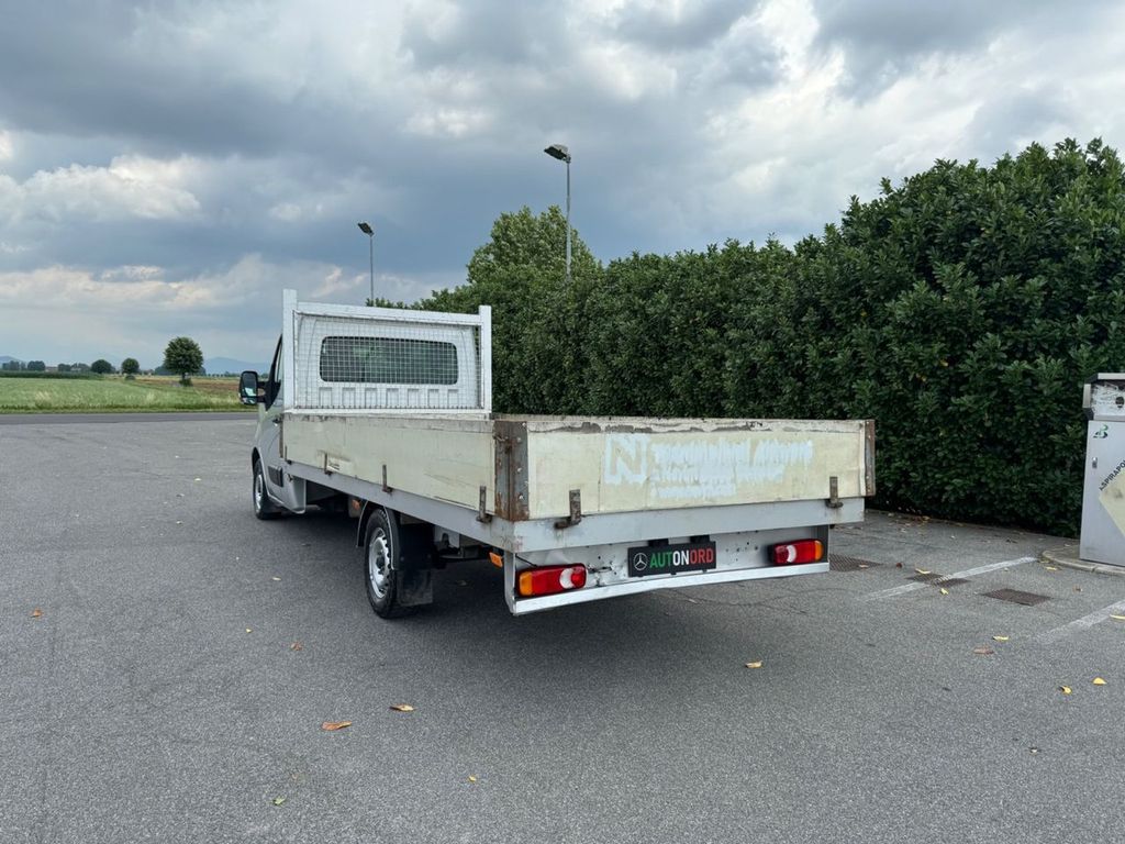 Nissan NV400