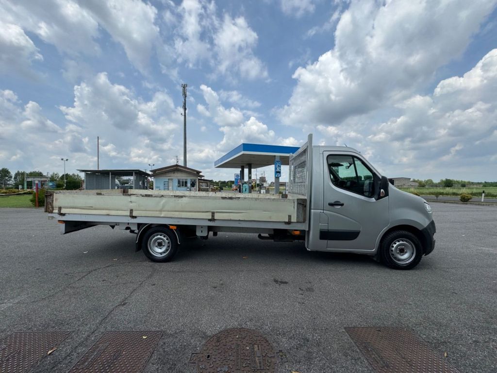 Nissan NV400