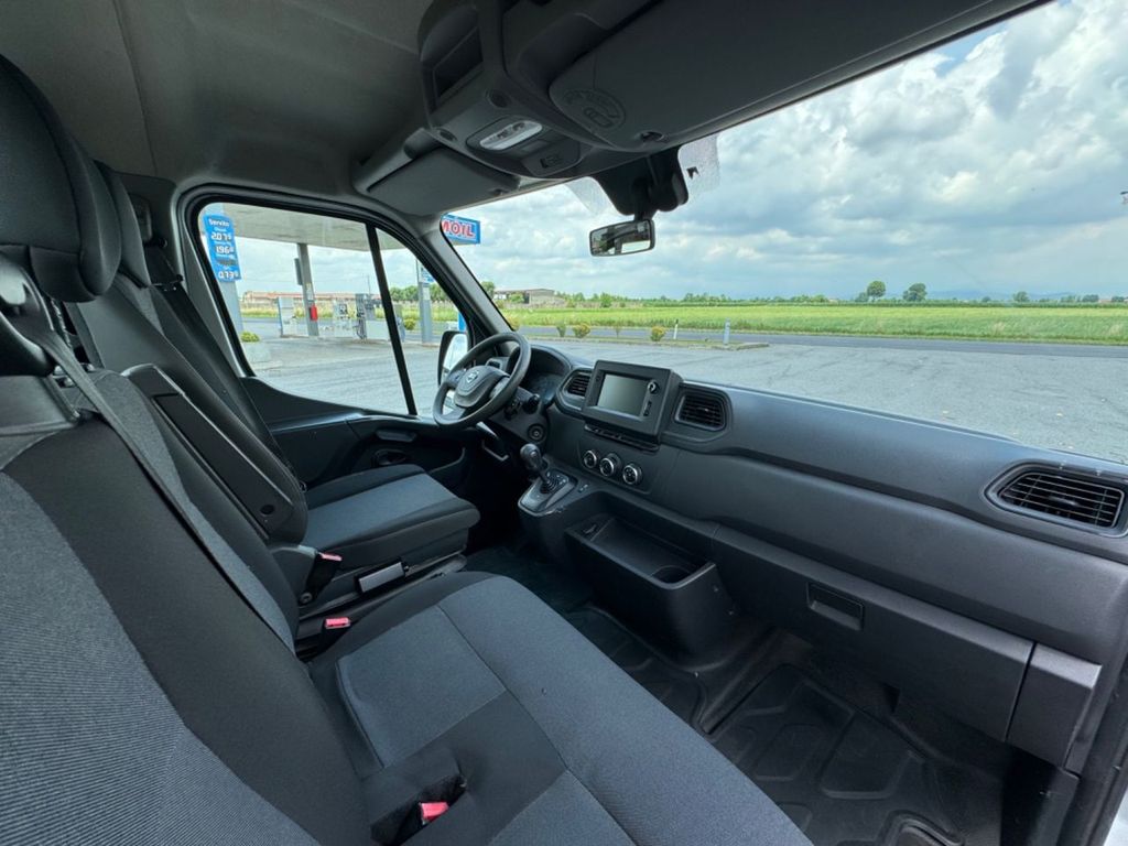 Nissan NV400