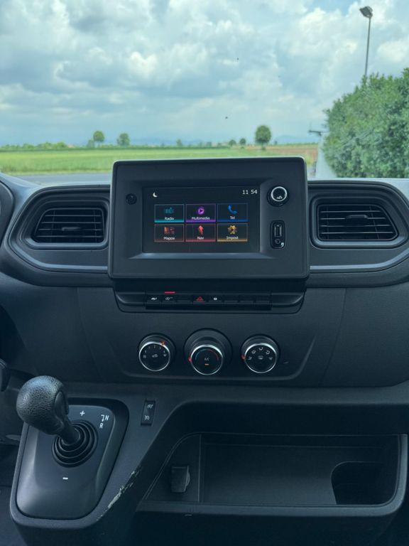 Nissan NV400