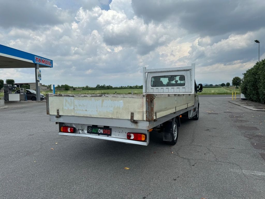 Nissan NV400