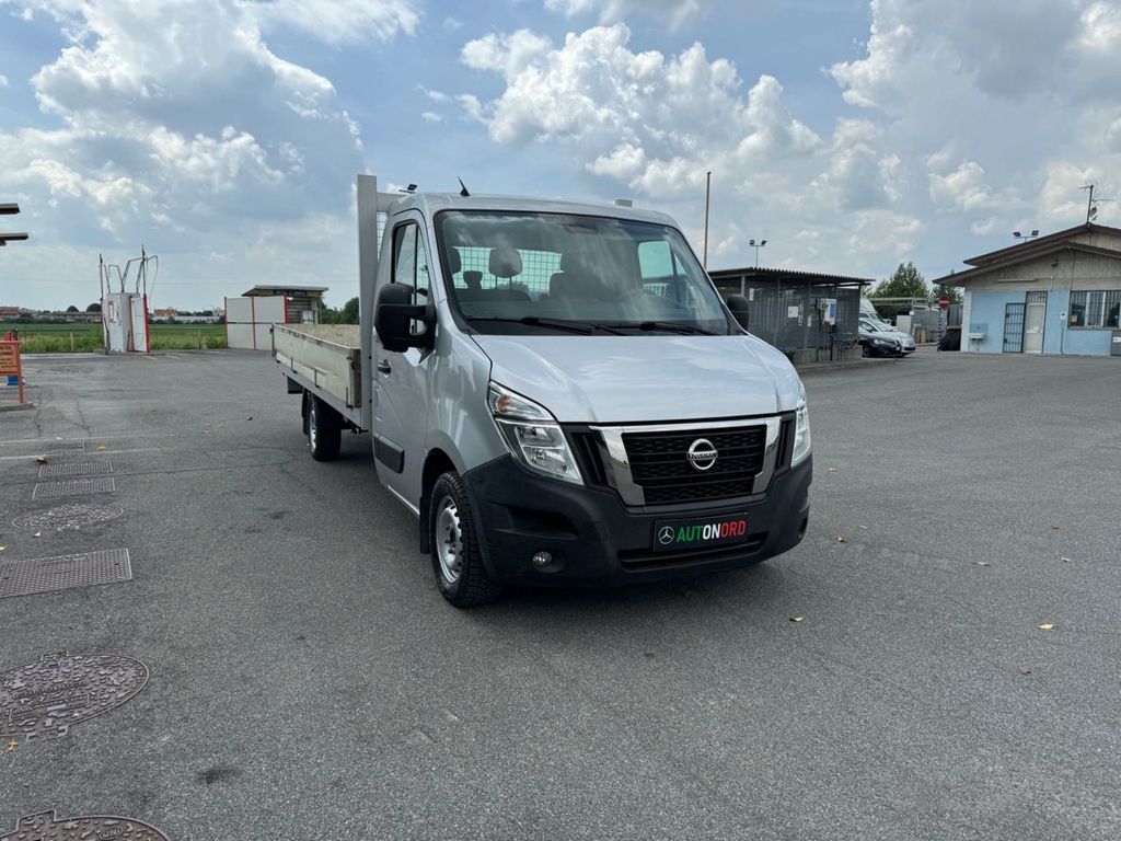 Nissan NV400