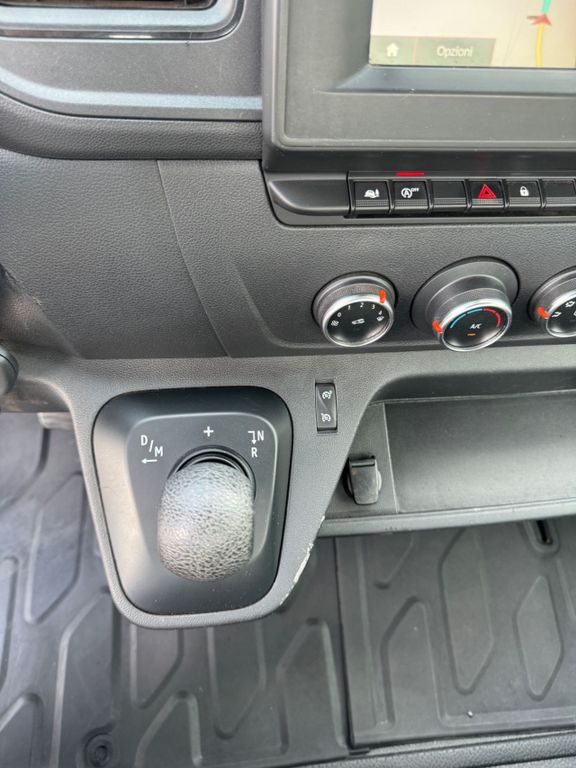 Nissan NV400