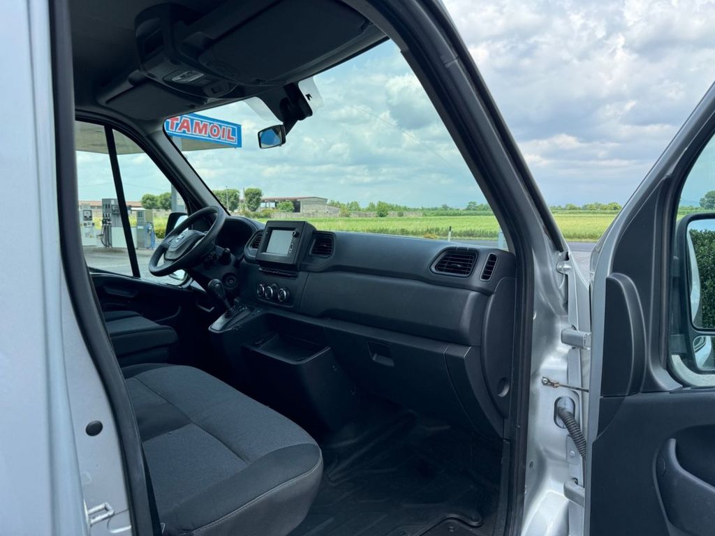 Nissan NV400