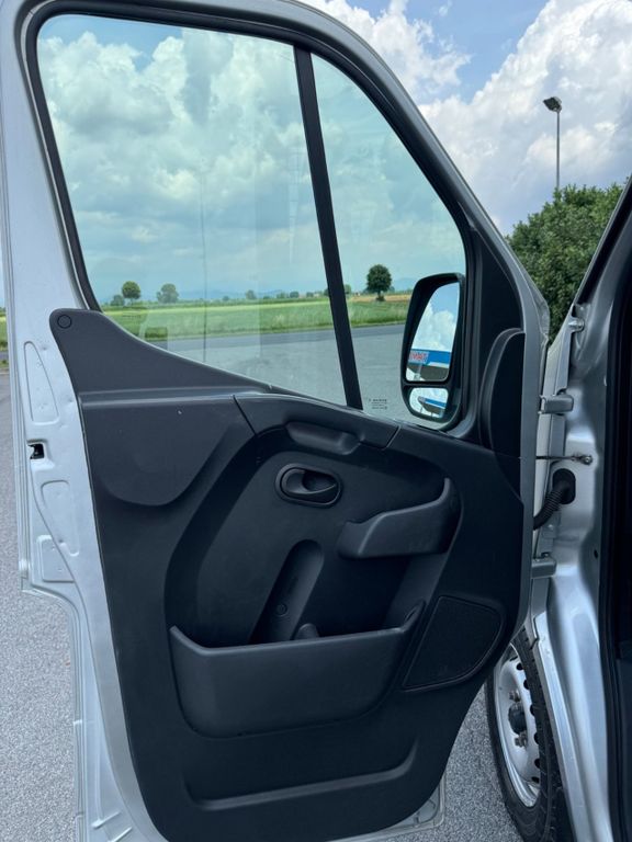 Nissan NV400