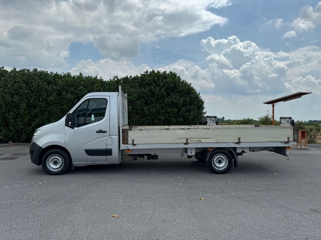 Nissan NV400