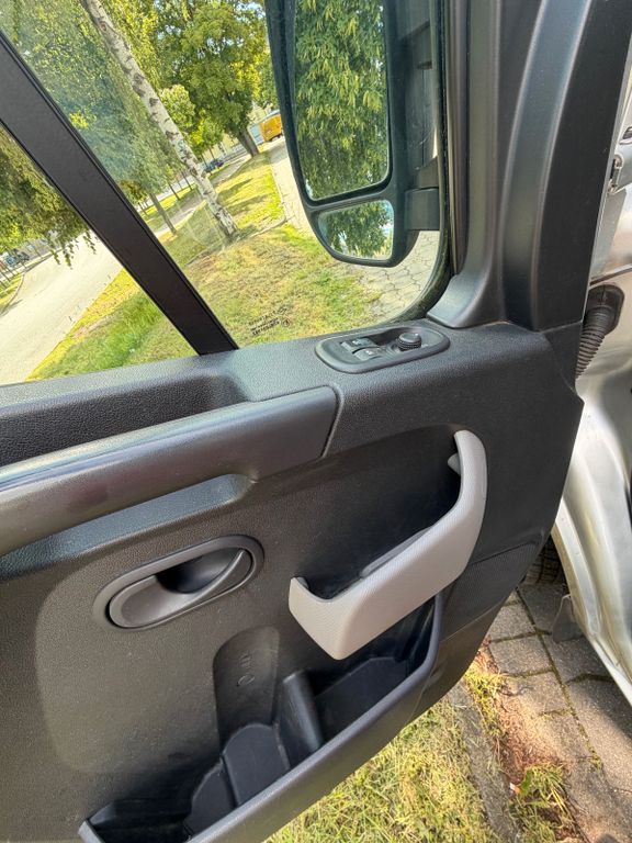 Nissan NV400