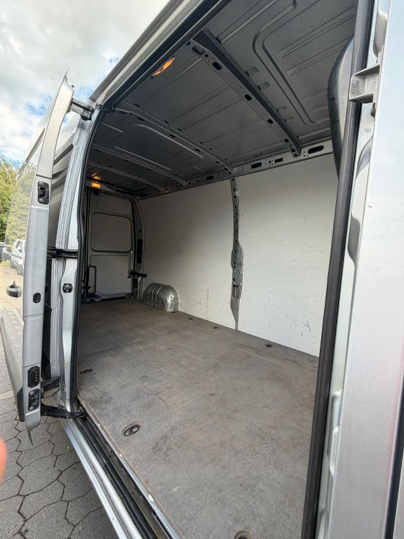 Nissan NV400