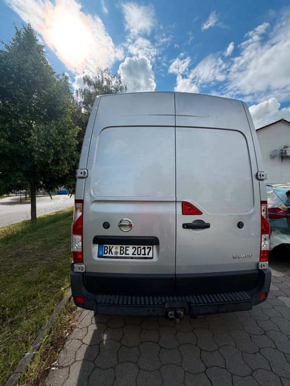 Nissan NV400