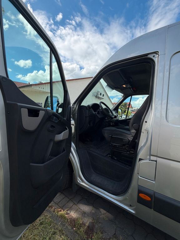 Nissan NV400