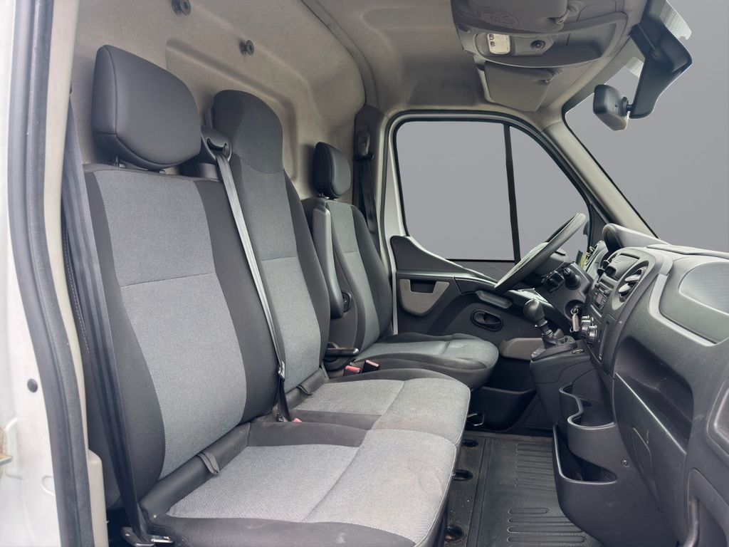 Nissan NV400