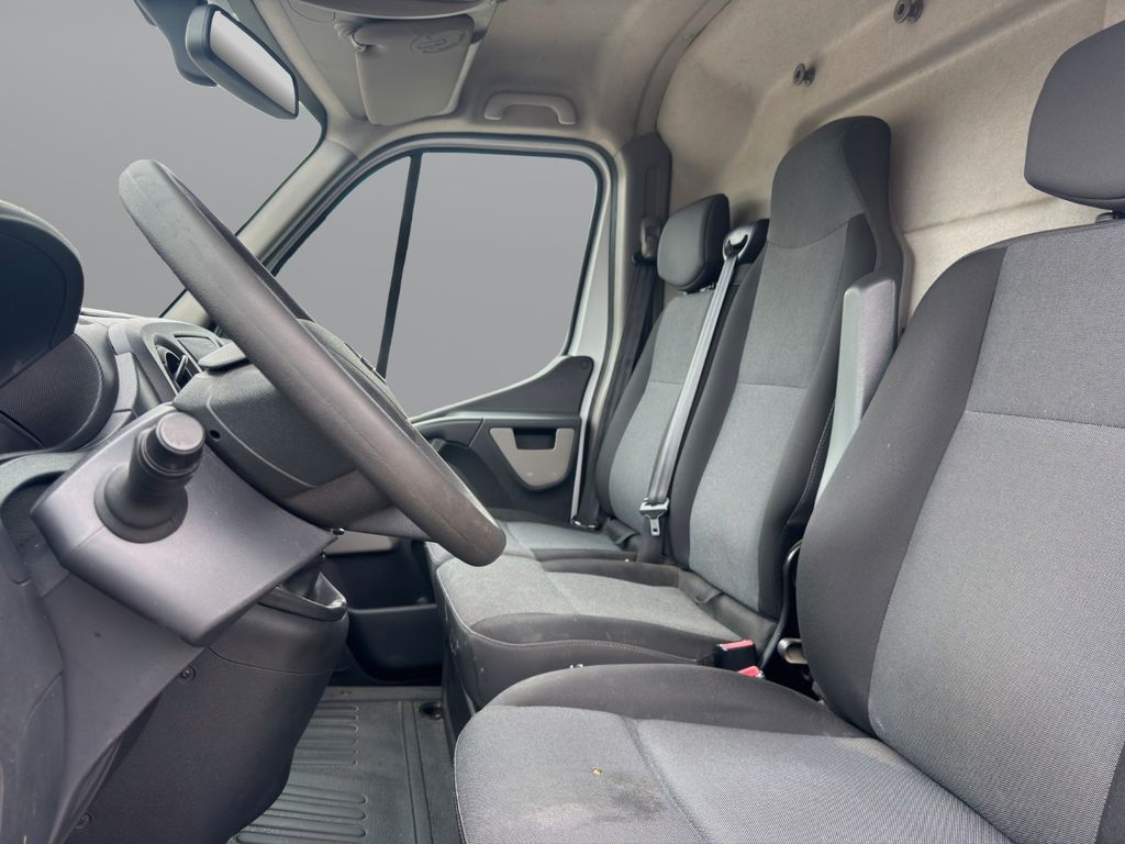 Nissan NV400