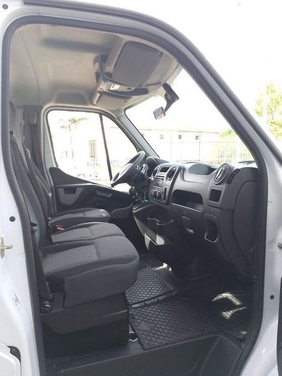 Nissan NV400