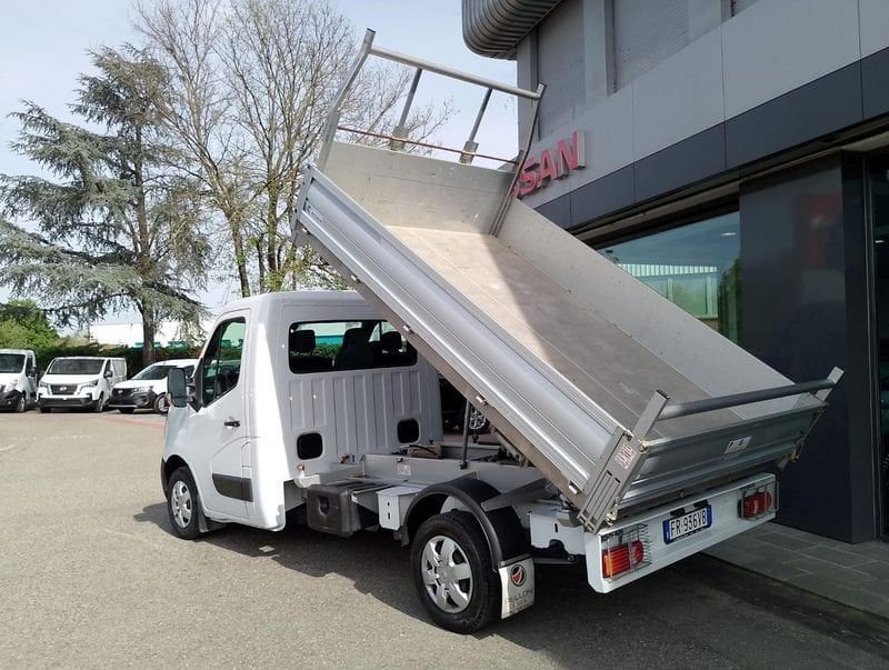 Nissan NV400