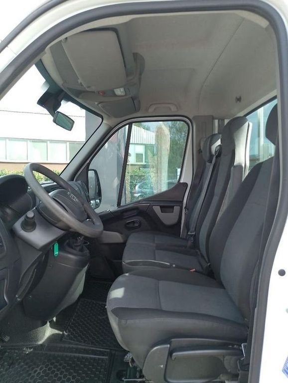 Nissan NV400