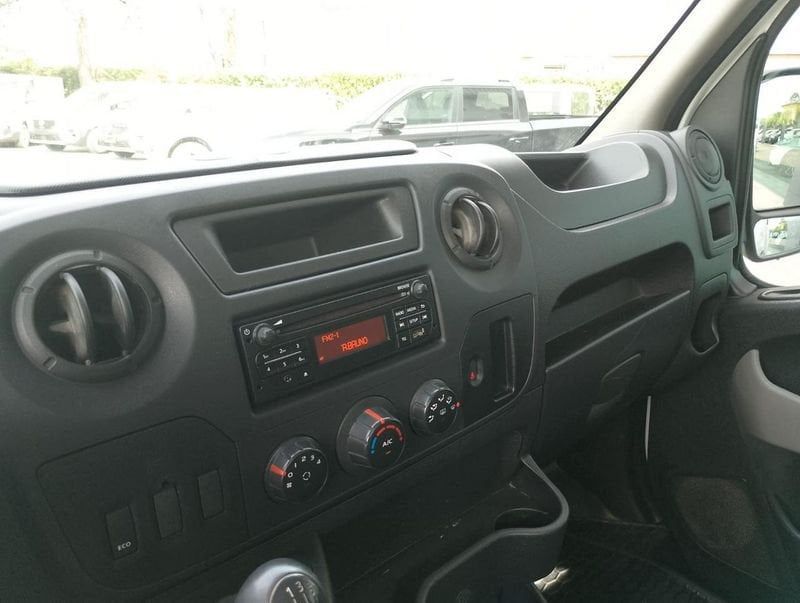 Nissan NV400