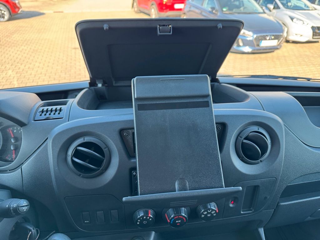 Nissan NV400
