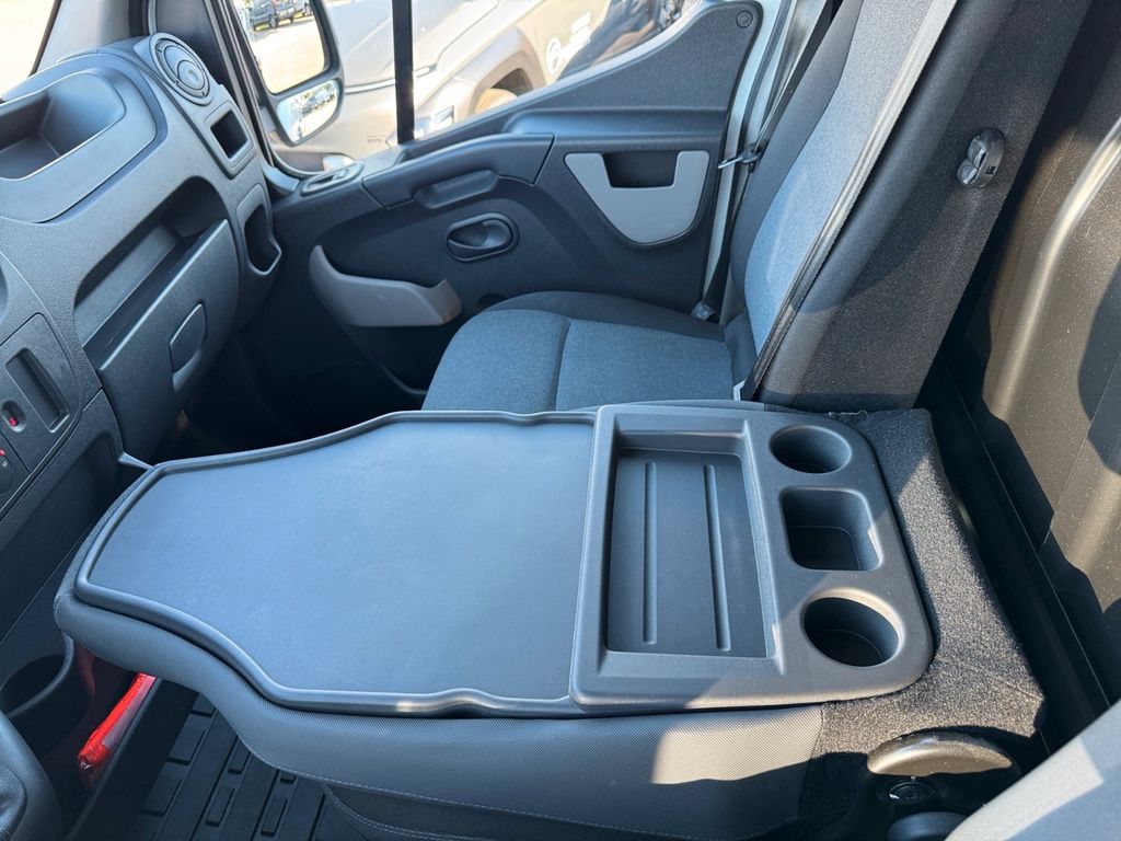 Nissan NV400