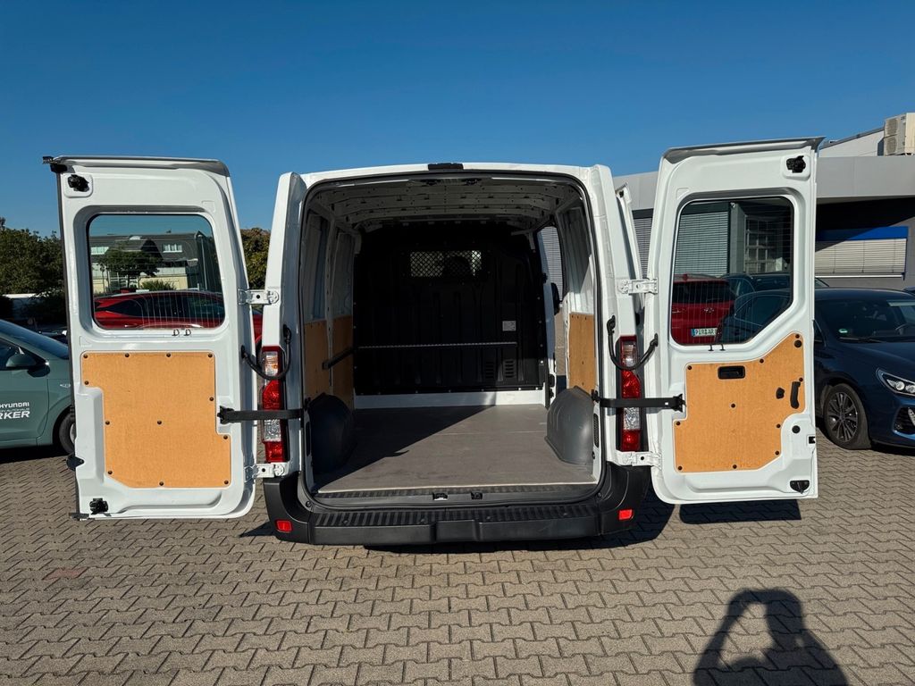 Nissan NV400