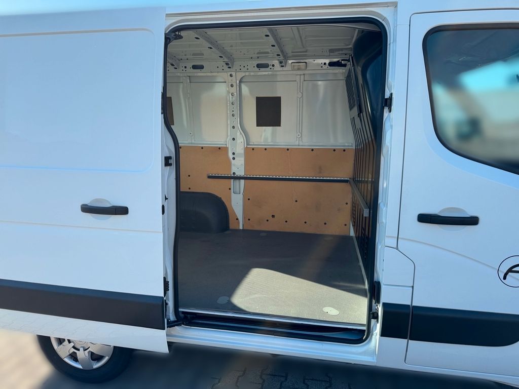 Nissan NV400