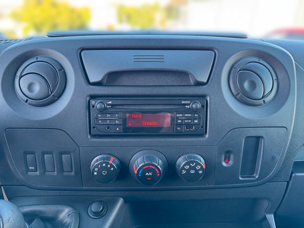 Nissan NV400