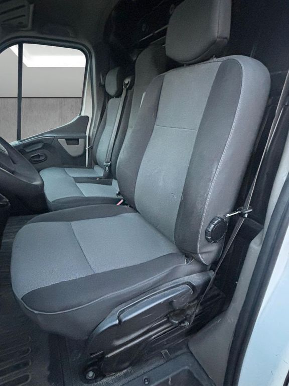 Nissan NV400