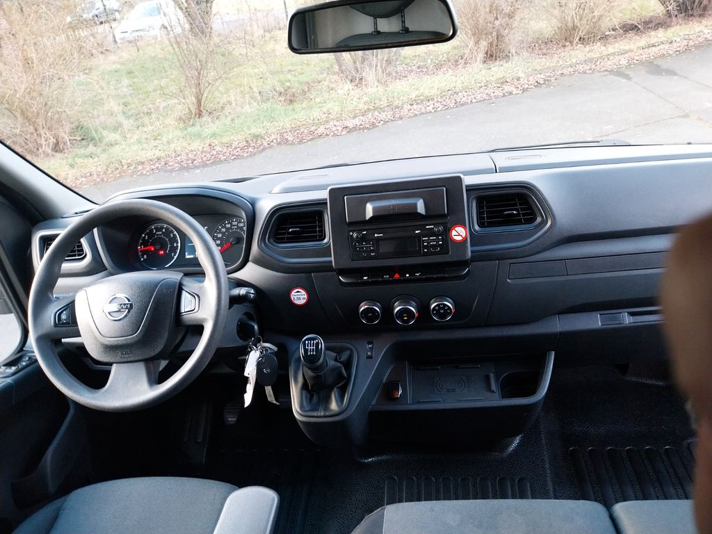 Nissan NV400