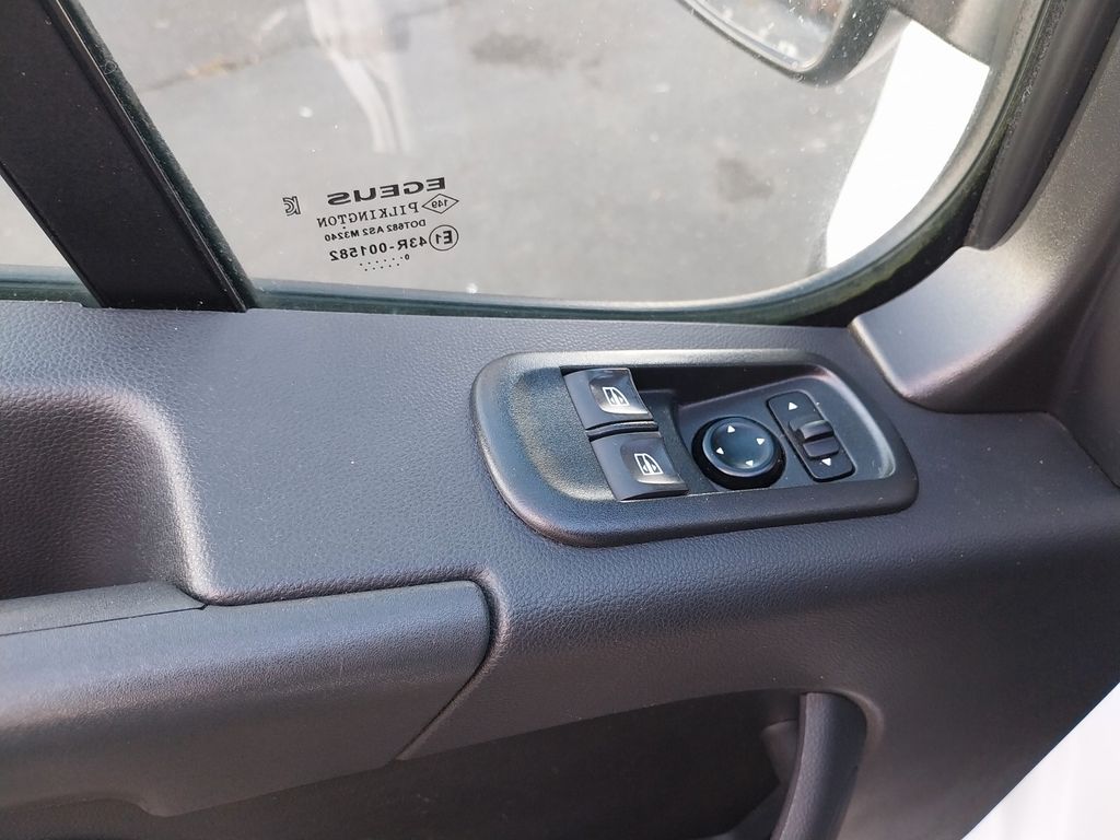 Nissan NV400