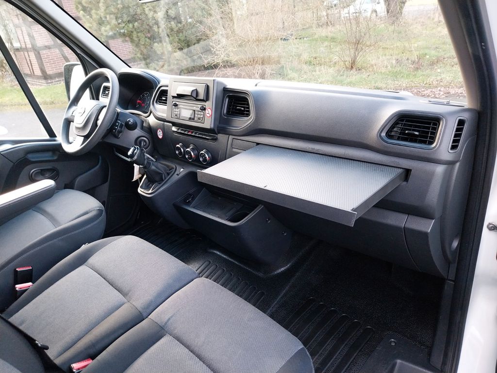 Nissan NV400