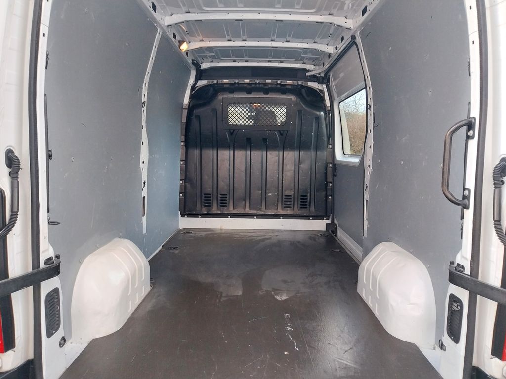 Nissan NV400