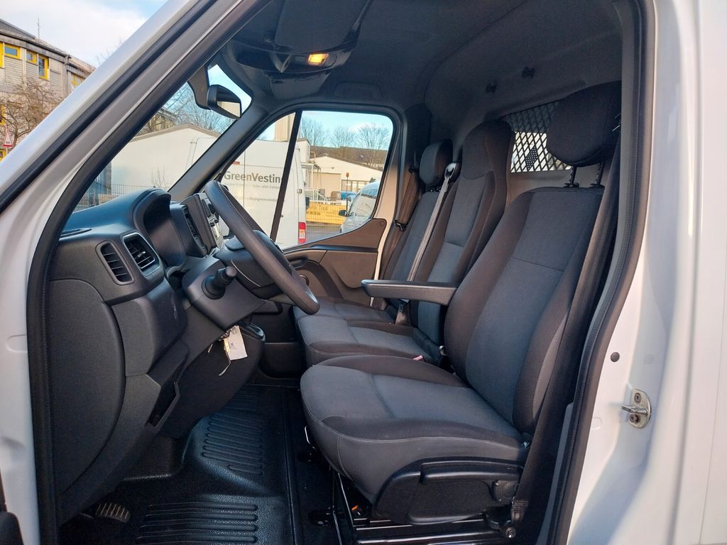 Nissan NV400