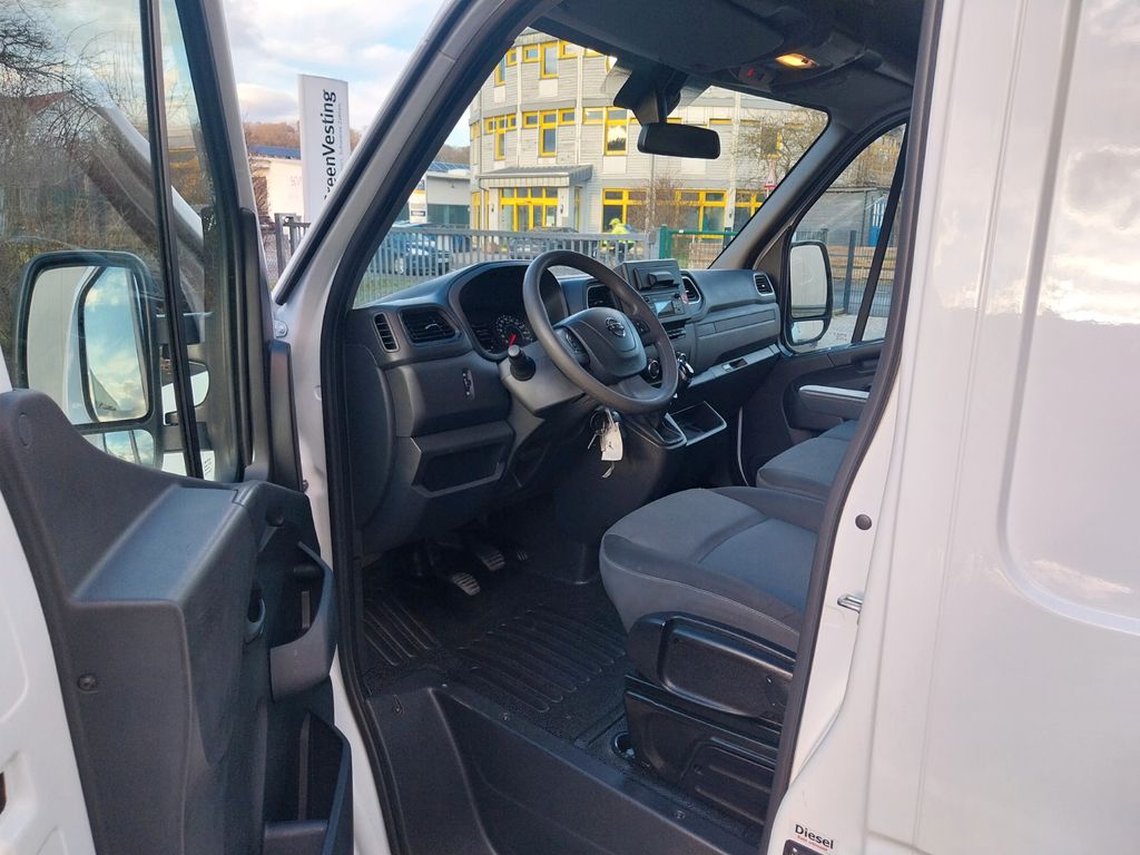 Nissan NV400