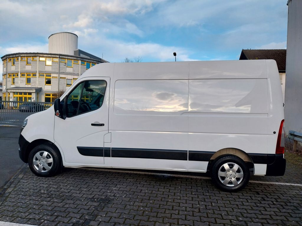 Nissan NV400