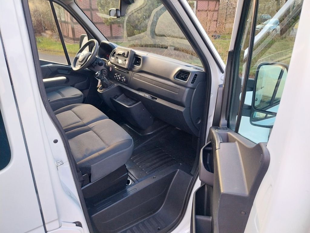 Nissan NV400