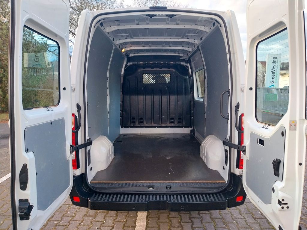 Nissan NV400
