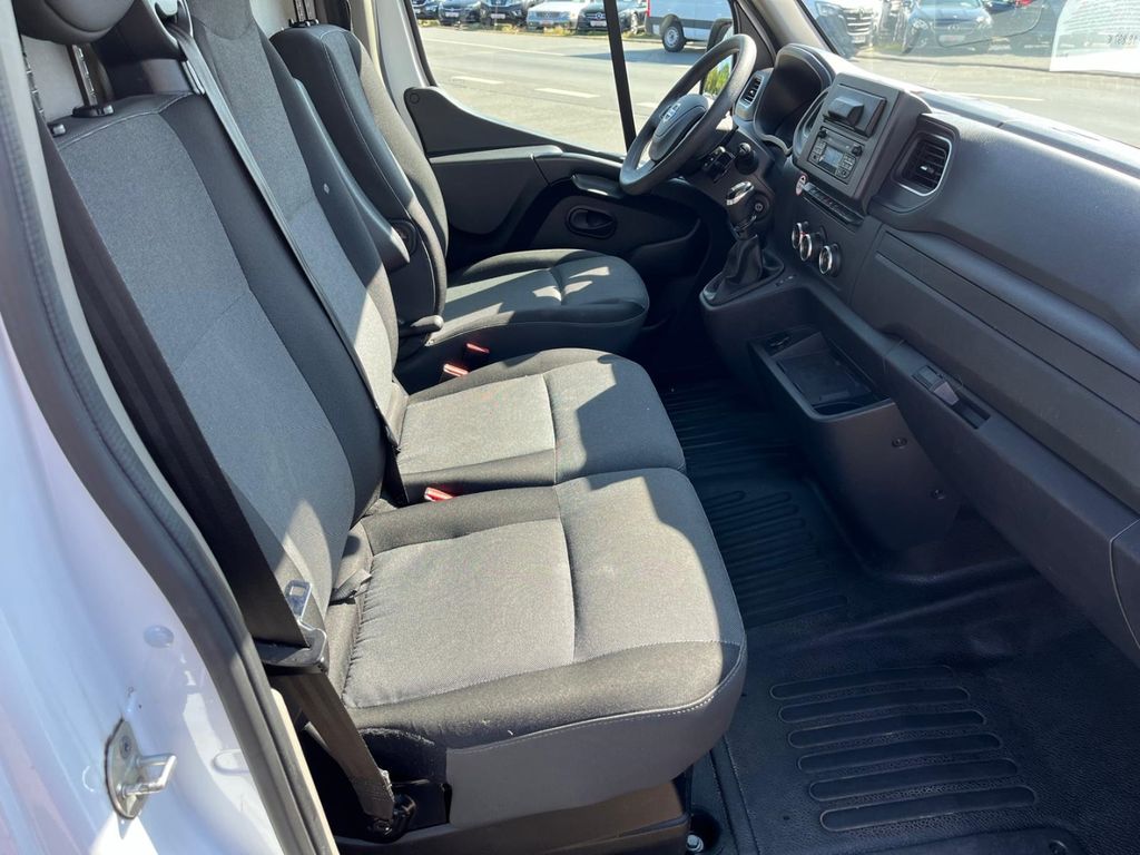 Nissan NV400