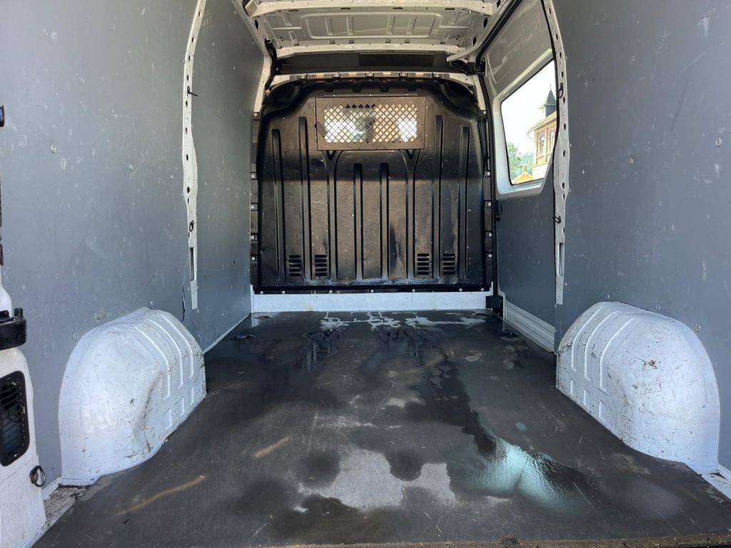 Nissan NV400