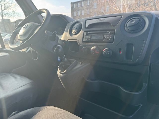 Nissan NV400