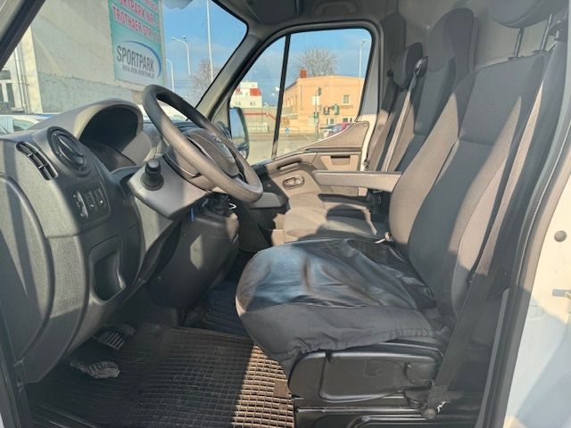 Nissan NV400
