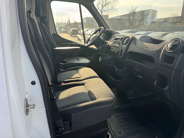 Nissan NV400