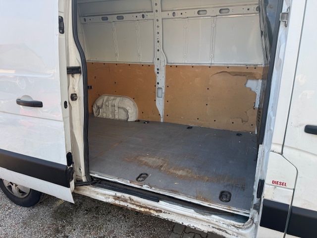 Nissan NV400